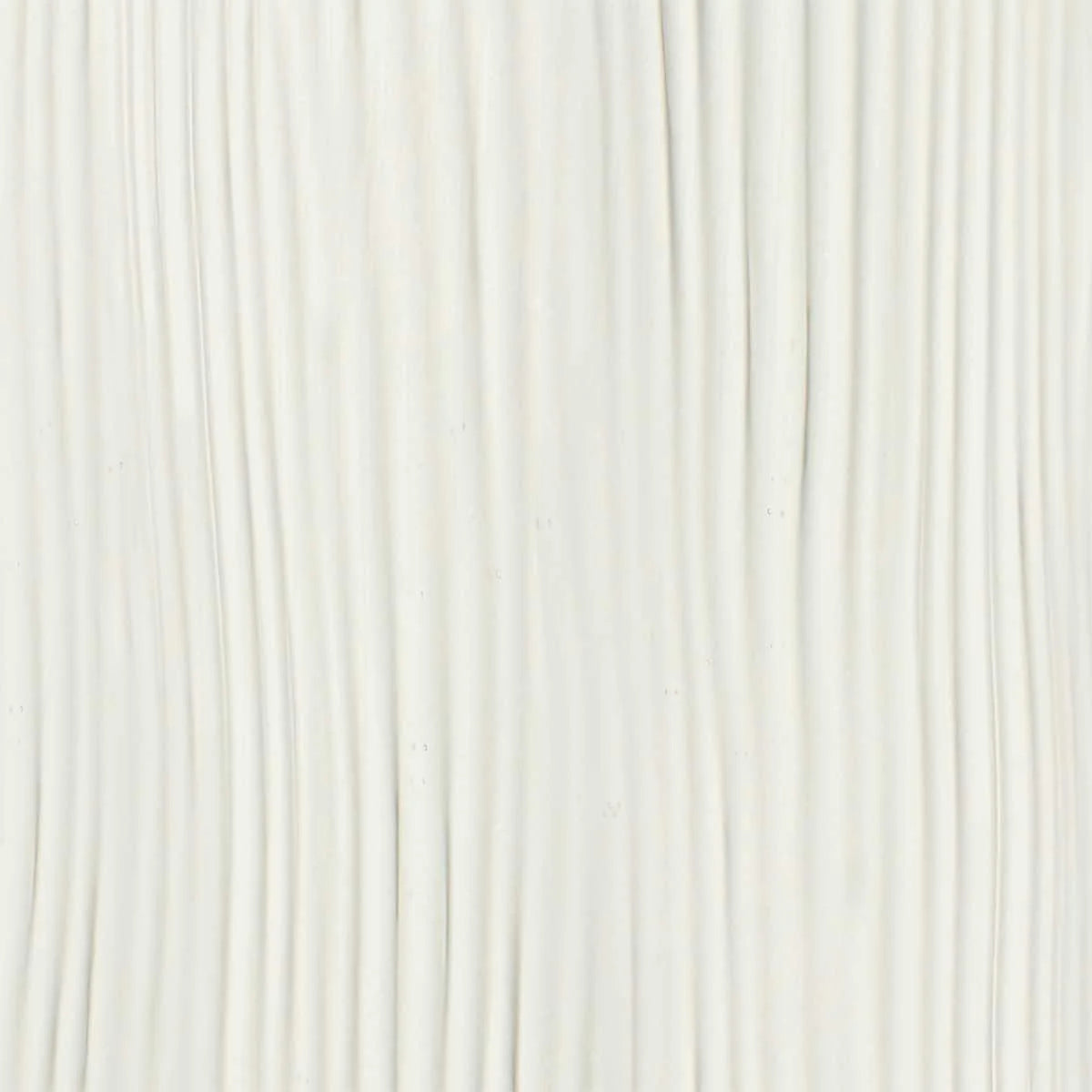Light texture shampoo with vertical stripes